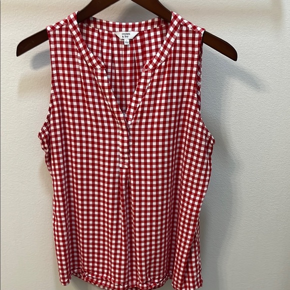 crown & ivy Tops - Crown & Ivy Red and White Gingham Sleeveless Blouse ❤️🤍💙🎆